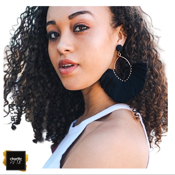 Jewelry - NWT Black & Gold Tassel earrings